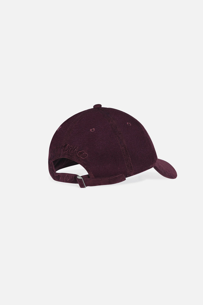 APM Cap in deep burgundy, an effortless signature for city-cool moments.
