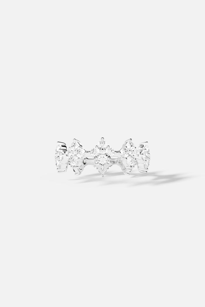 APM Ring in rhodium finish, a delicate crown of shimmering brilliance.