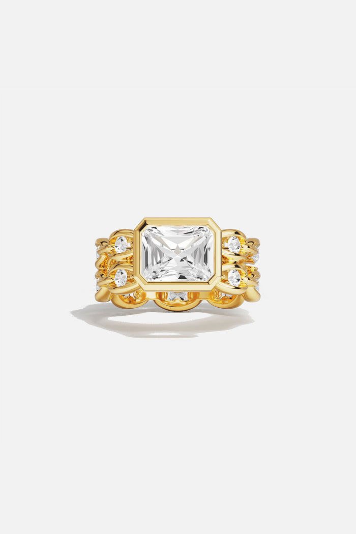 APM Ring in gold color, a bold statement of modern elegance.