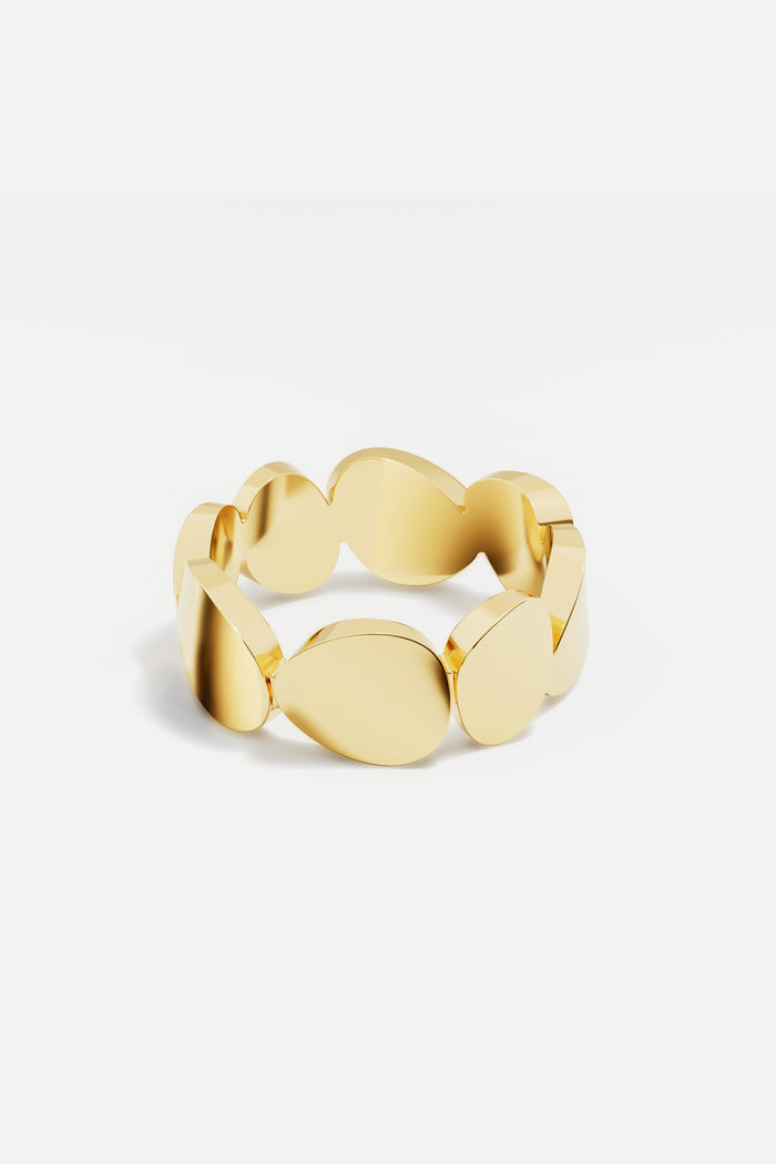 APM Ring in gold color, a smooth rhythm of polished curves.