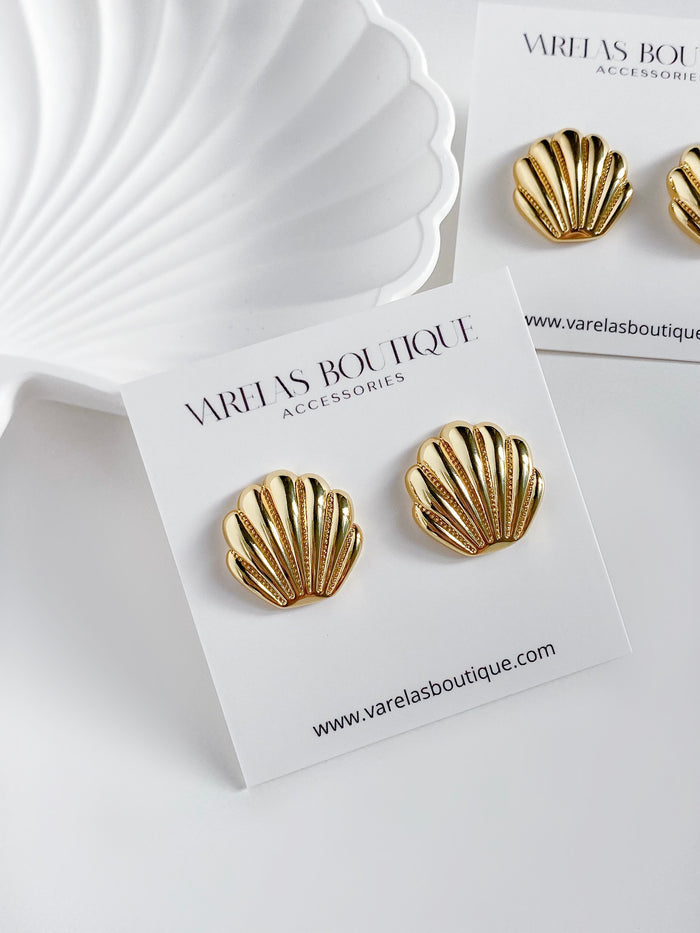 Golden Shells studs