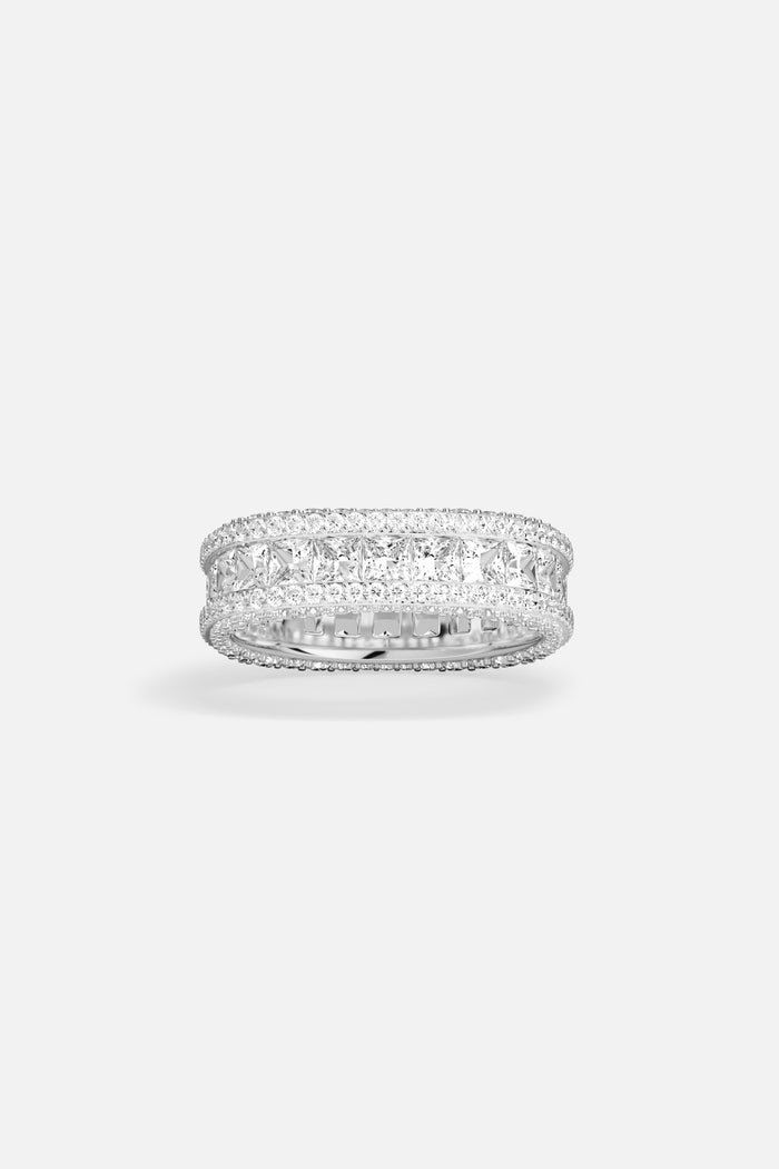 APM Ring, radiant brilliance in a rhodium finish, effortlessly timeless.
