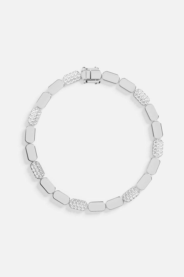 APM bracelet, sleek links and shimmering pavé in a modern rhythm.