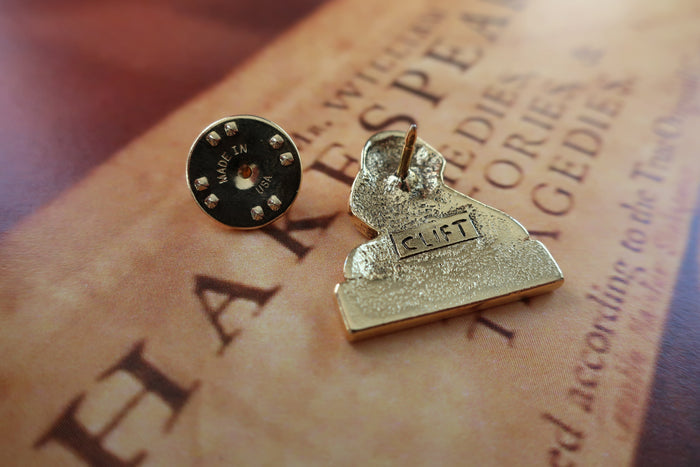 Shakespeare Gold Lapel Pin