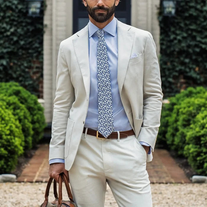 Light blue fine twill shirt styled for business - easy-care dress shirt