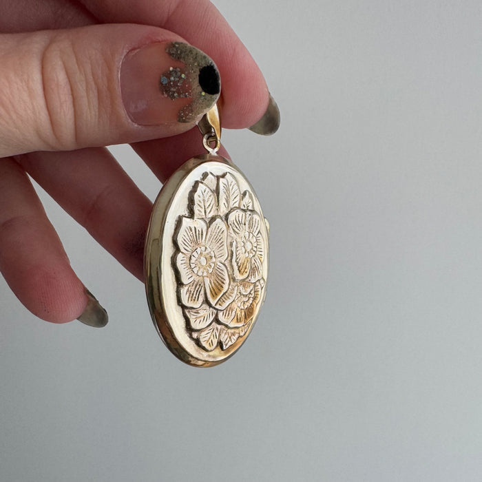 V I N T A G E // flower bunch / gold over sterling silver oval locket / a pendant