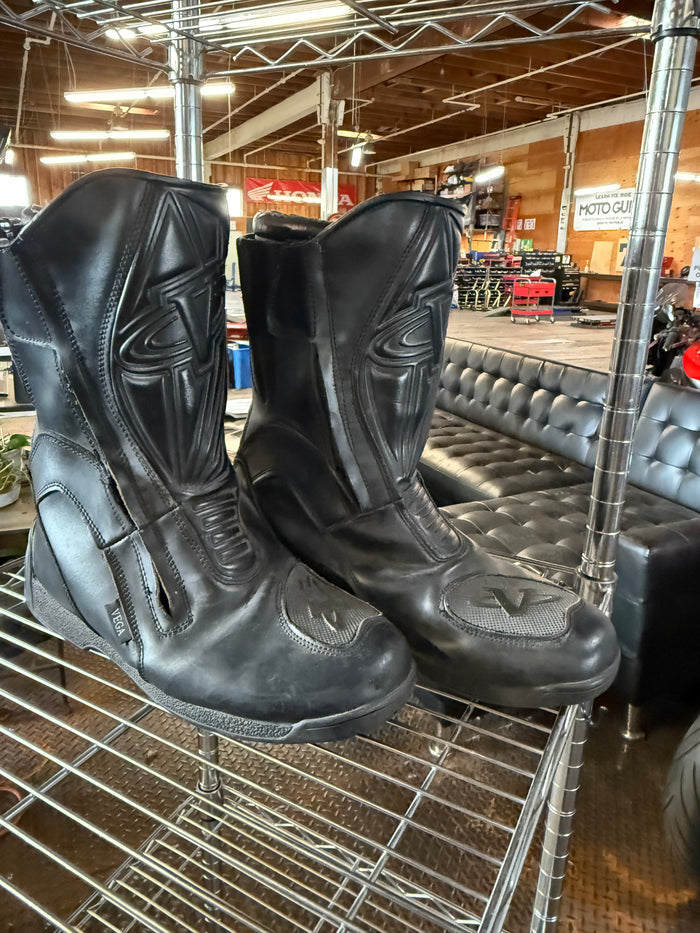 Vega Boots